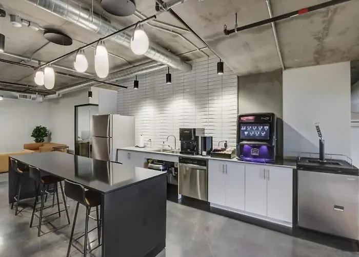 Boulevard Downtown Highrise 1br Sky Pool Parking Gym 13 *